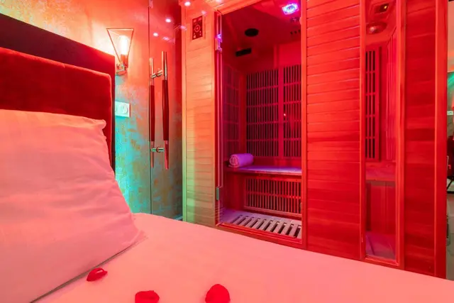 Le sauna vu depuis le lit