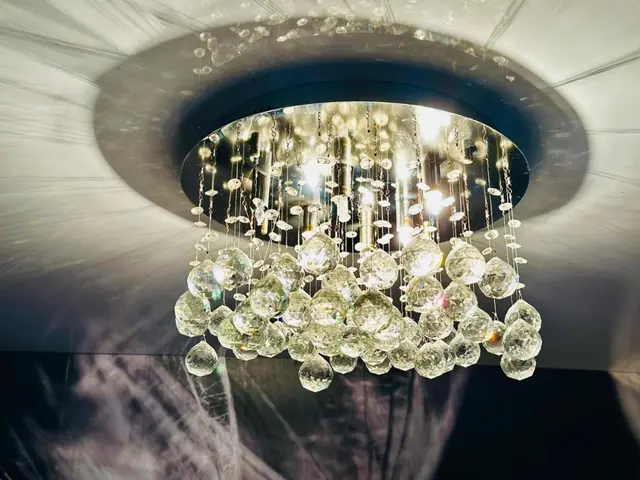 Le lustre en cristal du loft