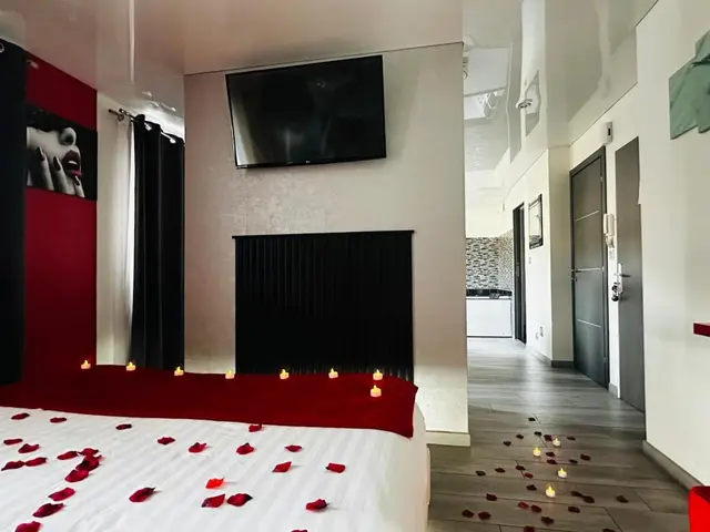 La chambre et son écran mural