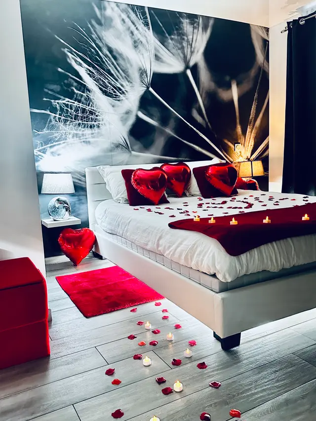 La chambre et sa fresque, lit paré de pétales