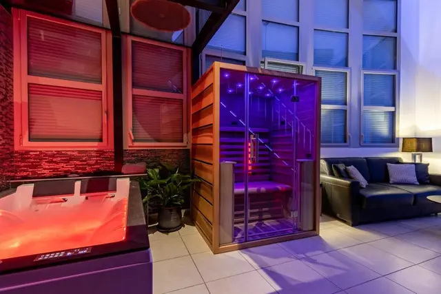 Le sauna infrarouge et le coin salon